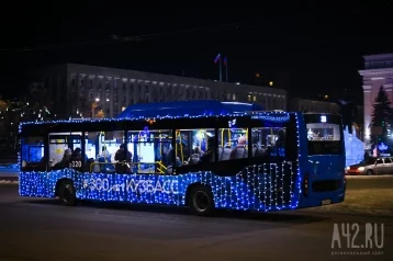 Фото: В Кемерове автобусы с новогодней иллюминацией выйдут на маршруты 23 декабря 1