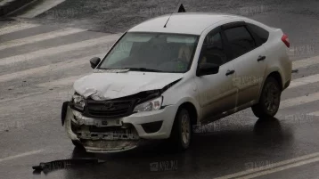 Фото: Последствия ДТП на проспекте Шахтёров в Кемерове сняли на видео 2