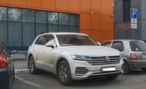 В Новокузнецке водителя кроссовера наказали за парковку на месте для инвалидов