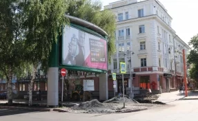 Илья Середюк рассказал о двух рекламных баннерах, которые демонтируют в центре Кемерова