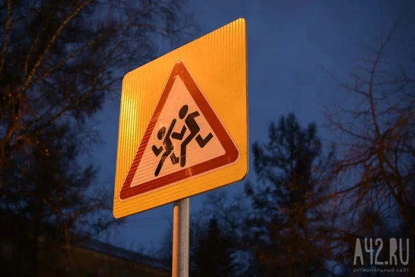 В Екатеринбурге водитель сбил на пешеходном переходе двух девочек и уехал