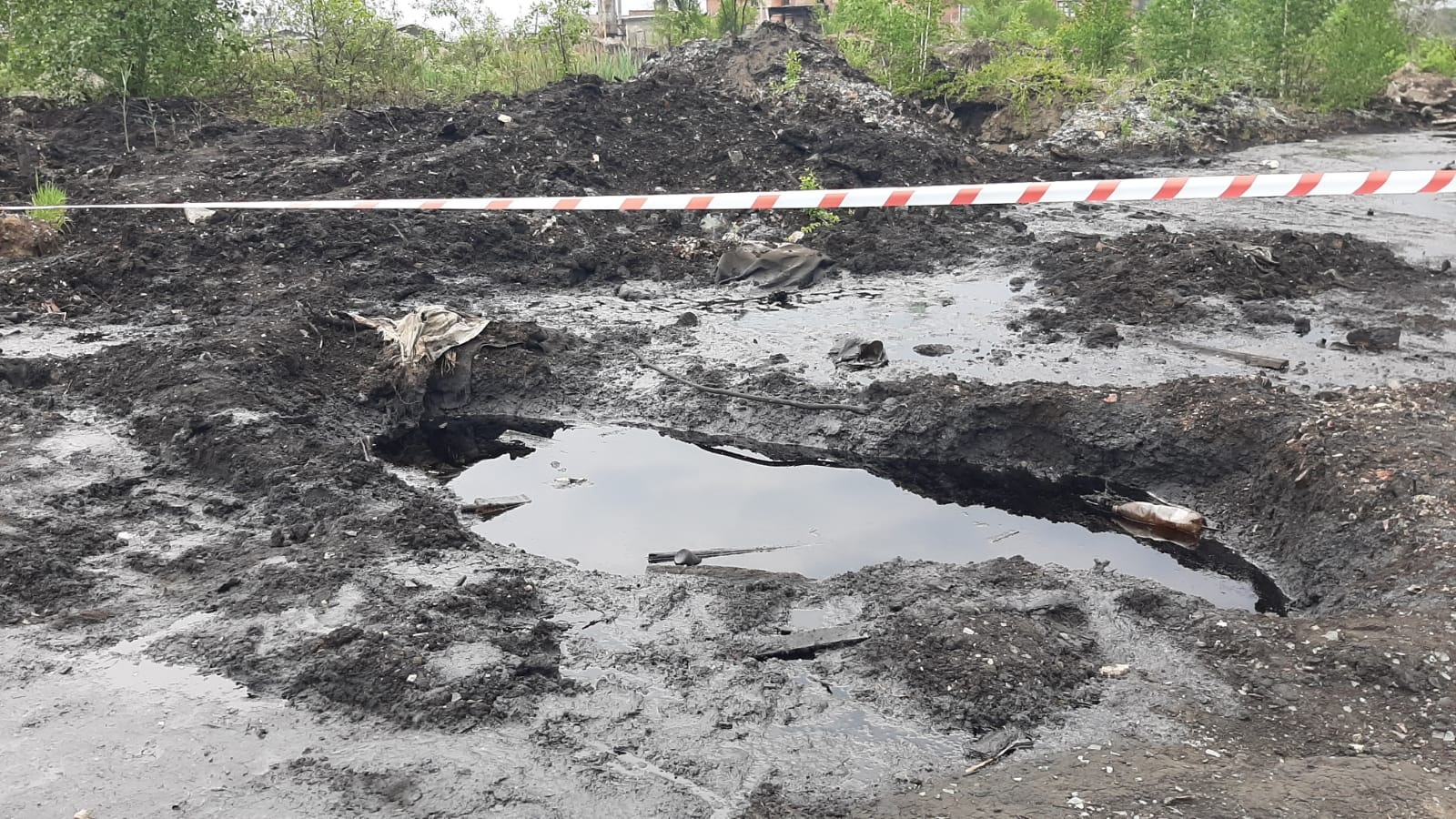 «Трудно дышать»: разлив нефтепродуктов произошёл в кузбасском городе