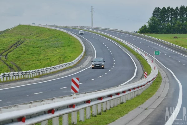Движение на участке трассы в Курской области перекрыто из-за атак дронов 