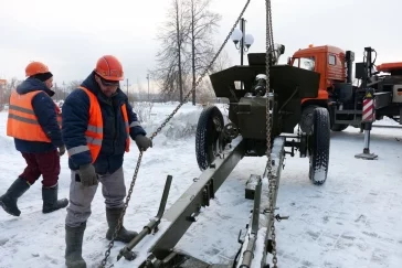 Фото: На набережную Кировского района Кемерова привезли артиллерийские орудия 2
