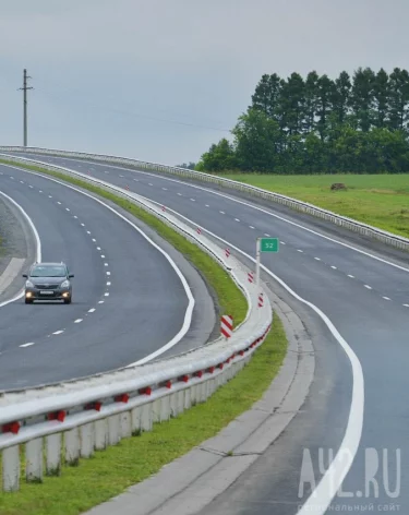 Движение на участке трассы в Курской области перекрыто из-за атак дронов 