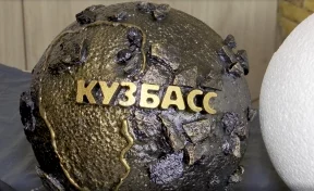 Кузбасскую новогоднюю ёлку украсят шарами из угля