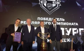 Кубок Всероссийской хоккейной лиги отправился в Новокузнецк на год