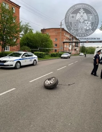 Фото: Один погиб, трое пострадали: спасатели показали кадры с места жуткого ДТП в Кузбассе 3