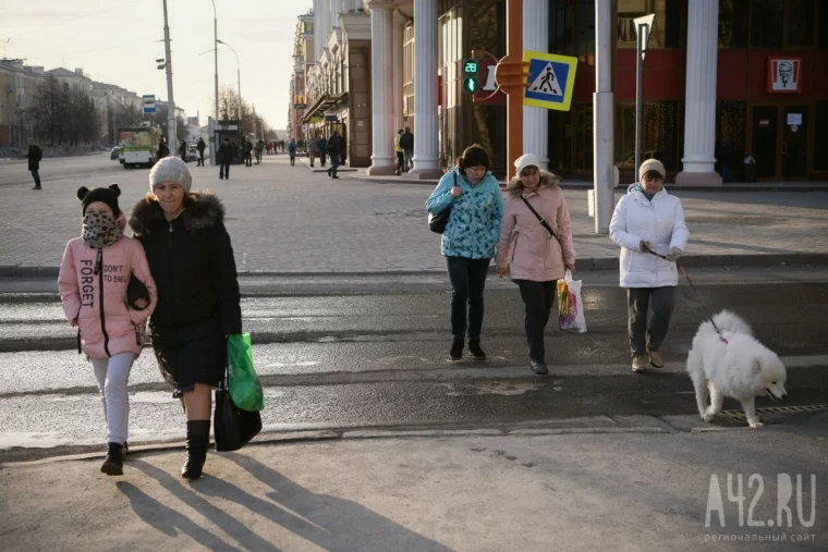 Фото: Опустевшие улицы и ТЦ: как прошёл первый день нерабочей недели в Кемерове 43