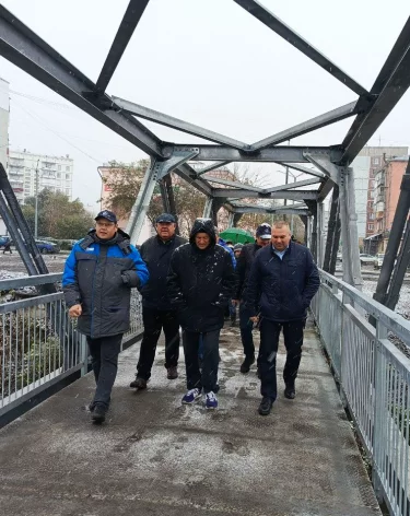 В Новокузнецке завершилось строительство пешеходного моста через Абу