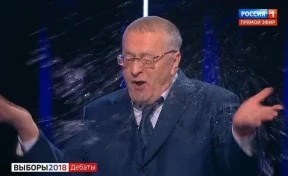 «Охолонуть дедушку»: Собчак объяснила, почему на теледебатах облила Жириновского водой