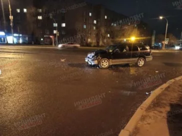 Фото: В Кемерове на перекрёстке столкнулись две иномарки: есть пострадавшие 2