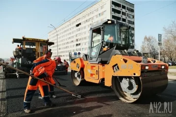 Фото: В Кемерове начали менять асфальт на бульваре Строителей 1