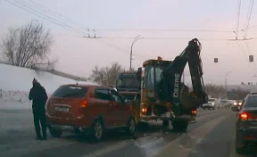 Из-за ДТП с трактором в Кемерове на улице Терешковой возникла большая пробка