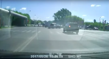 Фото: Кемеровские водители сочли красный сигнал светофора разрешающим 1