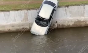 В Кузбассе автомобиль упал в озеро