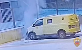 В Москве девушку задержали за поджог коробки с петардами под автомобилем