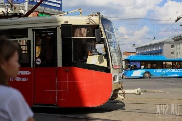 Фото: Очевидцы: в Кемерове загорелся трамвай №3 1