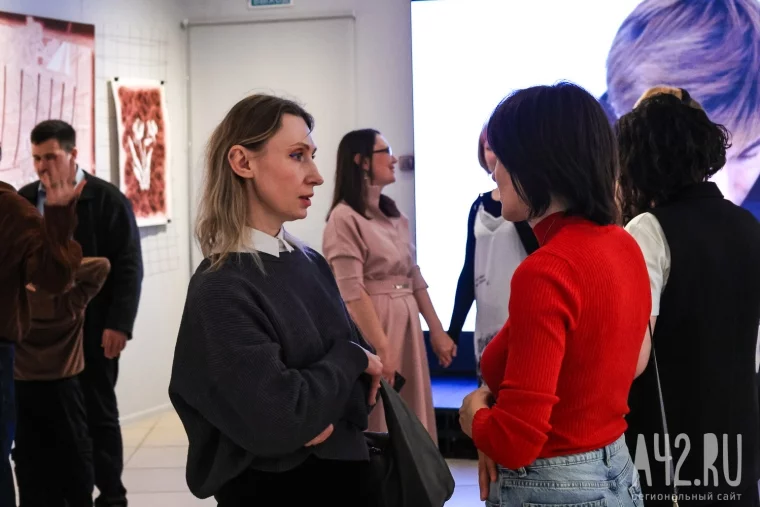 Фото: Сталь и холст: в Кемерове открылась новокузнецкая выставка «Город металла — город искусства» 48