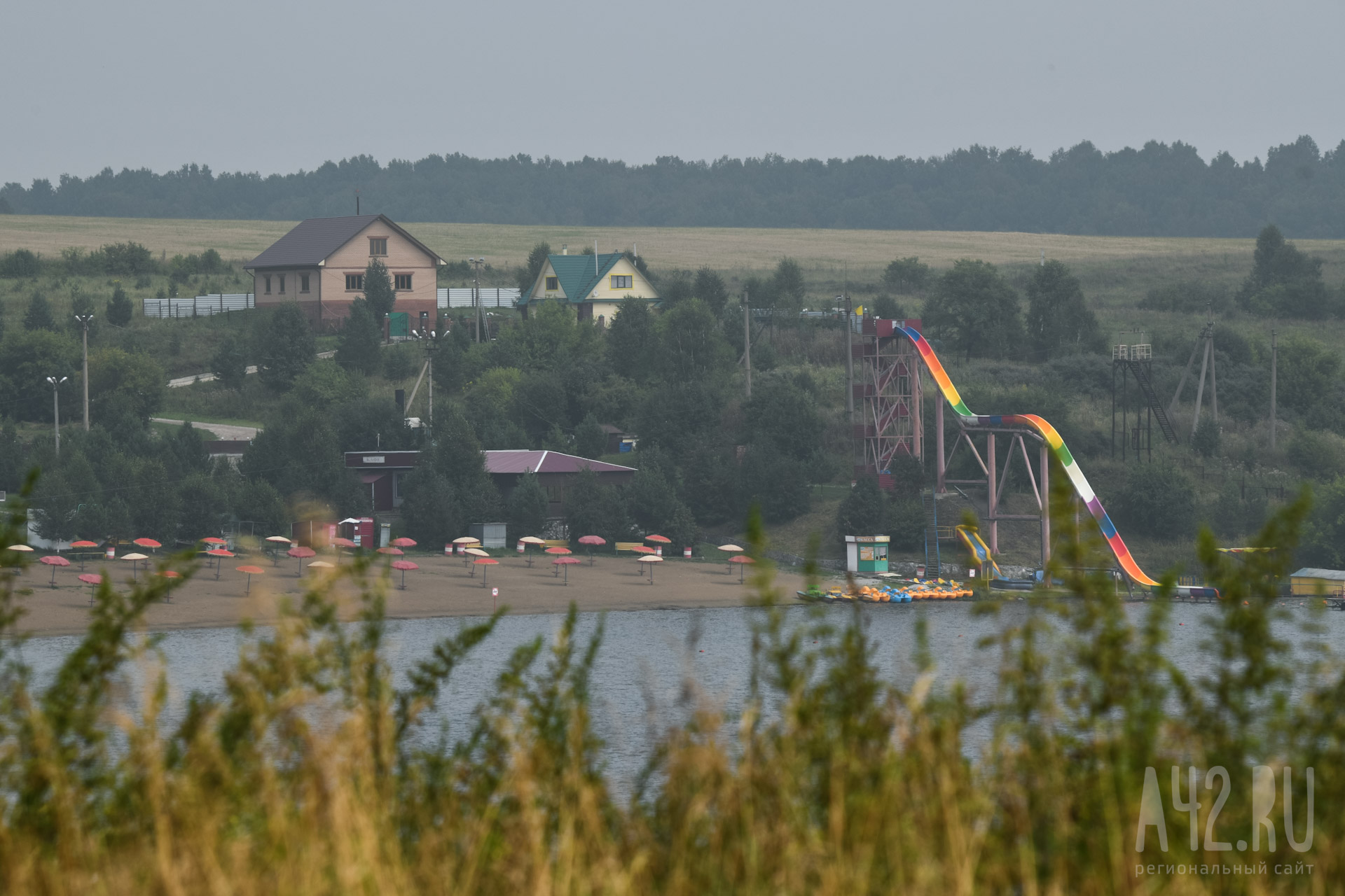 Море, не цвети: почему на Беловском тонут люди и разрастаются водоросли