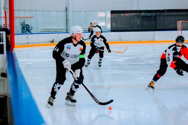 Хоккеисты «СУЭК-Кузбасс» взяли серебро на республиканском турнире «Кубок Снежного барса»