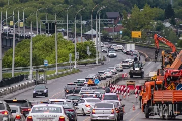 Фото: В Кемерове снова временно перекроют одну из двух оставшихся полос на Кузбасском мосту 1