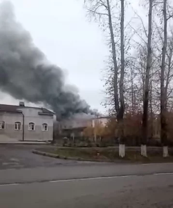 Фото: В Сети появилось видео пожара на СТО в Кемерове 1
