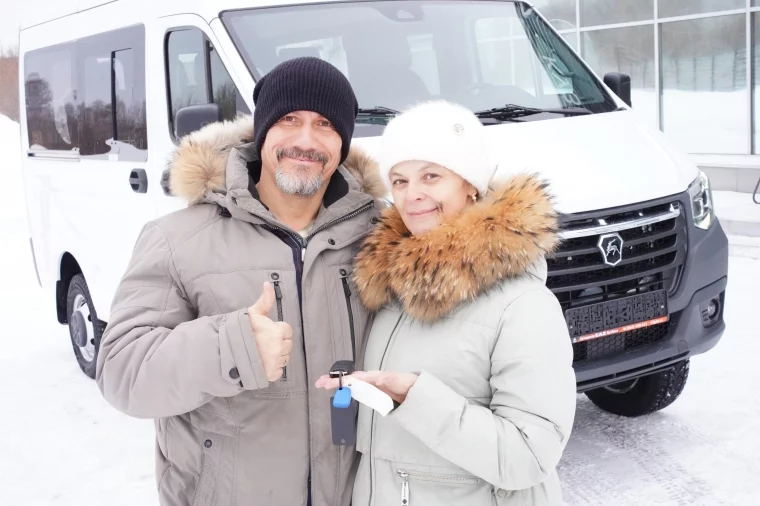 Фото: «Подарок на Новый год»: в Кузбассе 3 первые многодетные семьи получили бесплатные автомобили 3