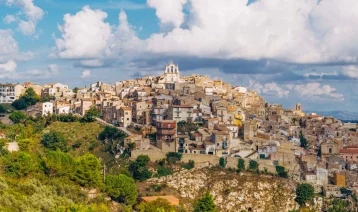 Фото: На юге Сицилии выставили на продажу сотню домов за один евро 1