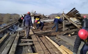 В Киселёвске начали восстанавливать разрушенные ураганом кровли