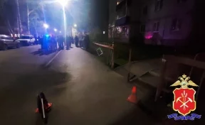 В Кузбассе несовершеннолетний мотоциклист выехал на тротуар и покалечил женщину