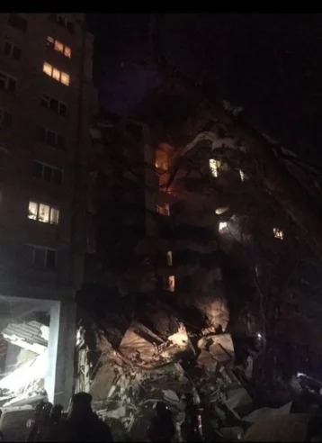 Фото: При взрыве газа в жилом доме в Магнитогорске обрушился подъезд 1