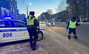 В Кузбассе за сутки инспекторы пресекли около 100 нарушений ПДД водителями