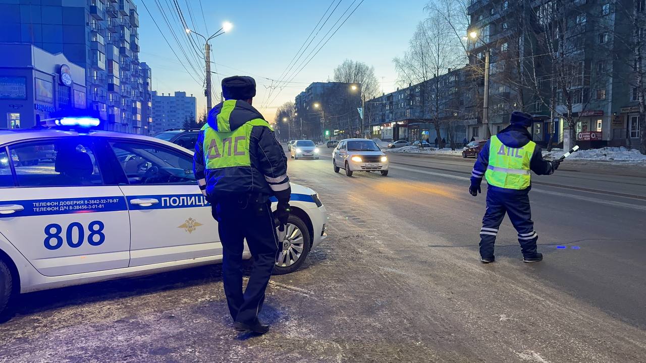 ГИБДД: в Кузбассе во время рейда полицейские пресекли 99 нарушений ПДД водителями