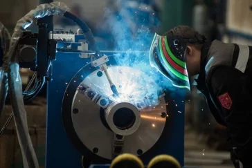 Фото: Роботы вместо сварщиков: на производственной базе СГК в Кемерове внедряют автоматические комплексы 2