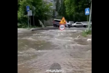 Фото: В сибирском городе улицы затопило кипятком из-за прорыва трубы 1