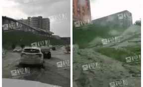 Кемеровчане сняли на видео затопленный после дождя Притомский проспект