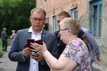 Фото: Глава Кемерова Илья Середюк встретился с жильцами пострадавшего дома 1