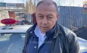 Не пристегнулся и не сигналил: в Новокузнецке остановили водителя автобуса без прав