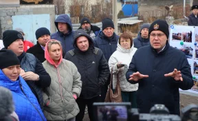 «Есть положительный эффект»: Илья Середюк встретился с жителями подтопленных домов в Белове