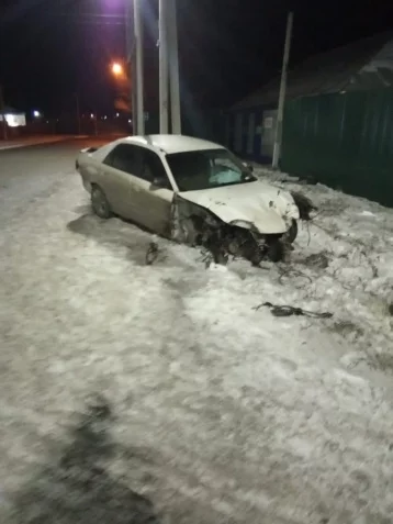 Фото: В Кузбассе водитель иномарки снёс два светофора 1