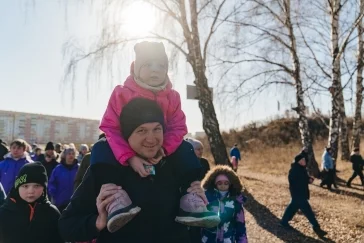 Фото: 10 000 новых деревьев в Новокузнецке: как прошёл масштабный экопраздник от Goodline 1