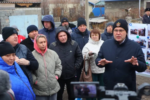 «Есть положительный эффект»: Илья Середюк встретился с жителями подтопленных домов в Белове