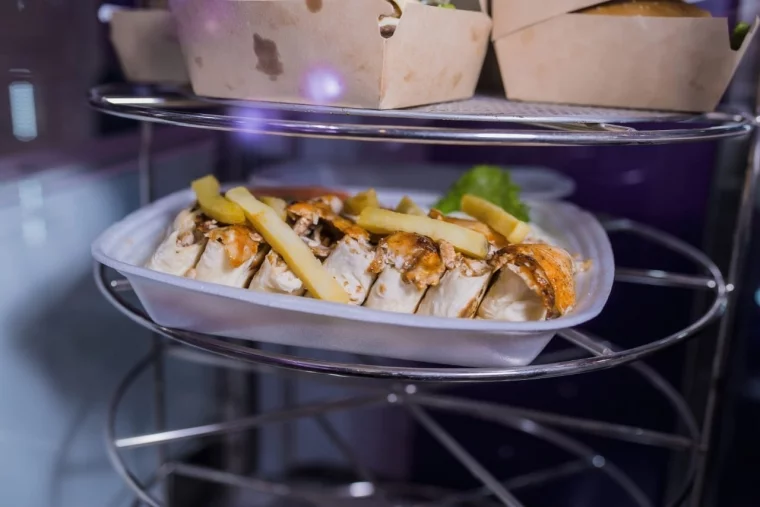 Фото: Все виды фастфуда в одном месте: кафе «Мега Food» приглашает кемеровчан на сытный обед 2