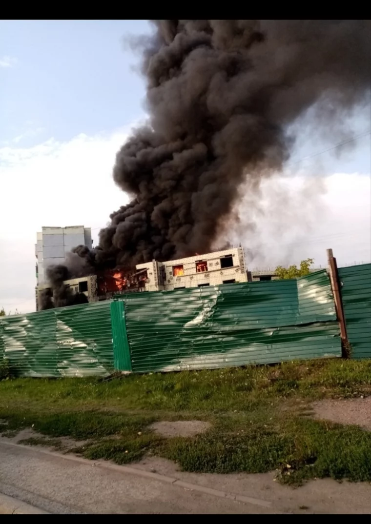 Фото: Серьёзный пожар в кузбасском городе попал на видео 2