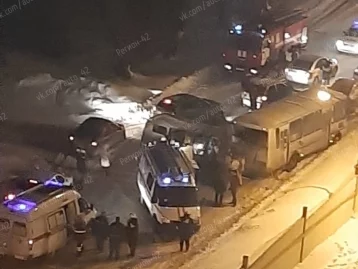 Фото: В Сети появились фотографии с места столкновения трёх автомобилей в Кемерове 3