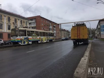 Фото: На проспекте Шахтёров в Кемерове автоледи влетела в столб 5