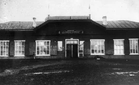 Красный, на горе и с аистами: чем отличались кемеровские универмаги и универсамы