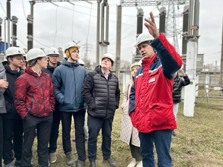 Фото: «Мы из будущего»: школьники из Кузбасса познакомились с работой энергетиков на подстанции «Мирная» 2