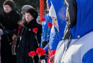 Фото: В Кузбассе к 80-летию снятия блокады Ленинграда провели мероприятия, торжественные митинги и возложили цветы 1